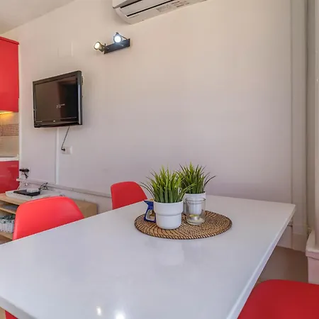 Gorgeous In Apartment *